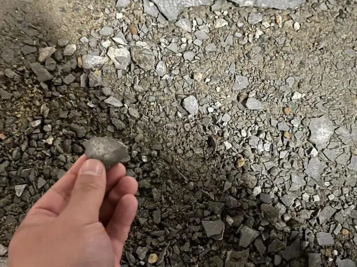 DƬ